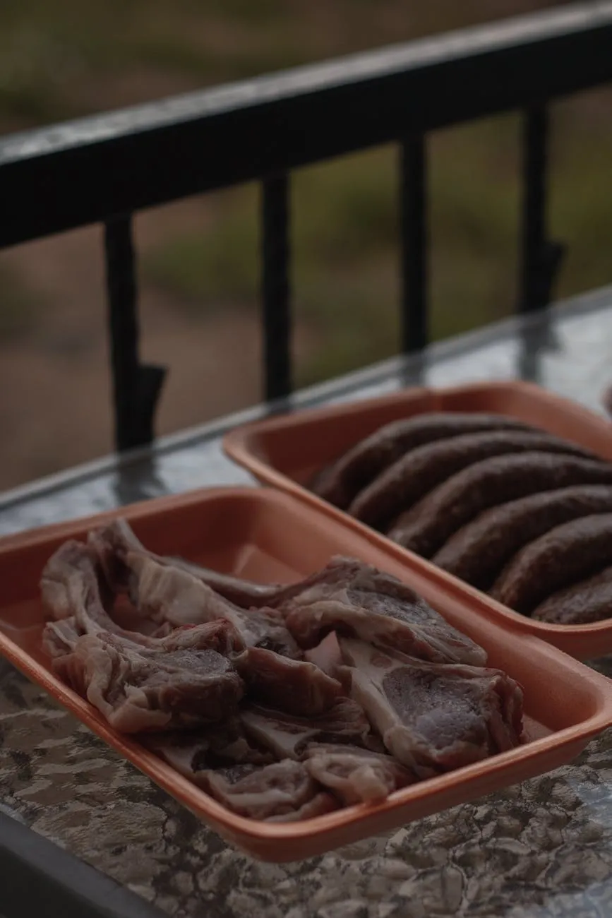 Viande crue et légumes régime BARF pour chien